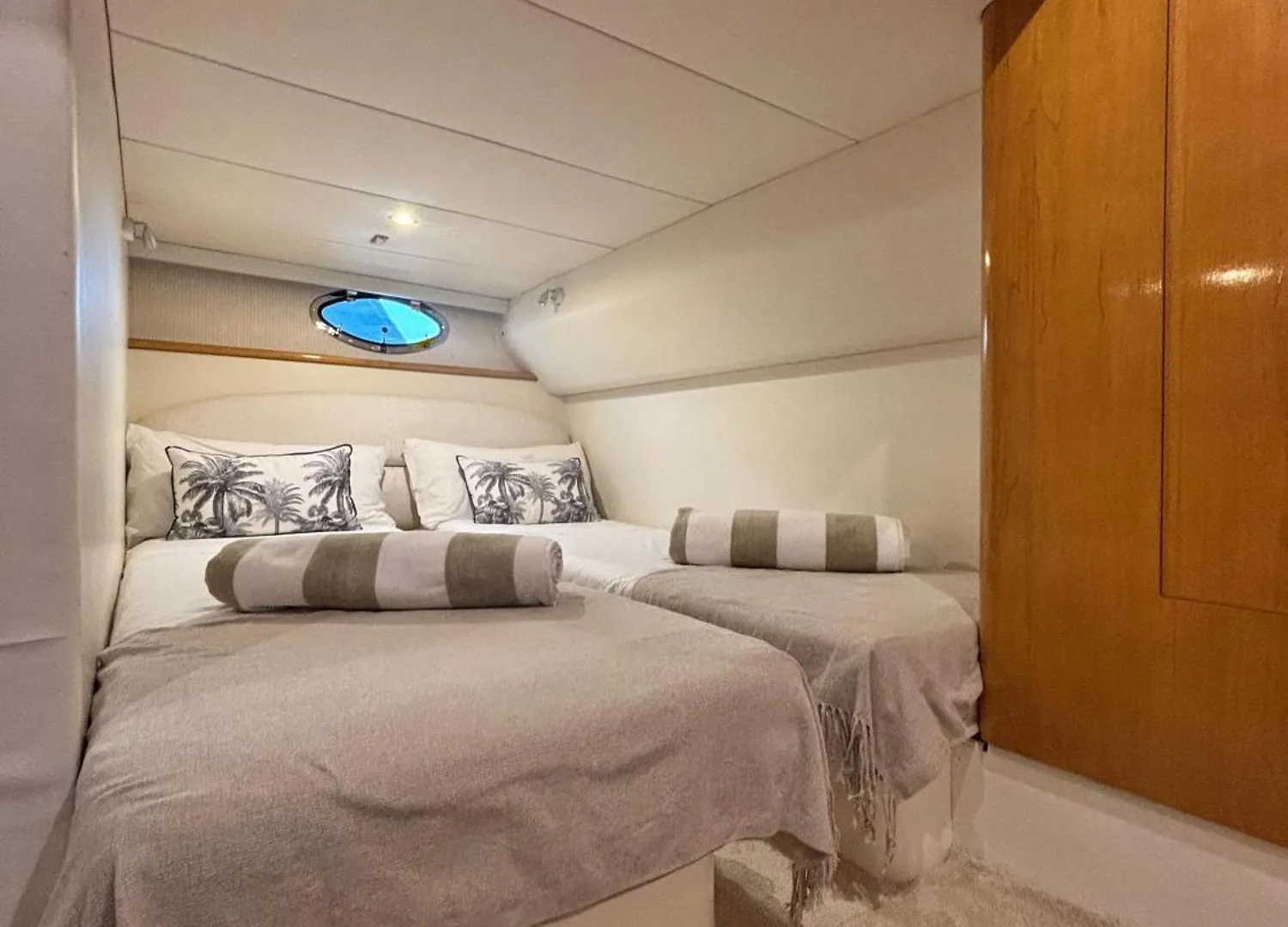 Dormir A Bordo De Un Barco En La Costa Del Sol Marbella Hotel na wodzie