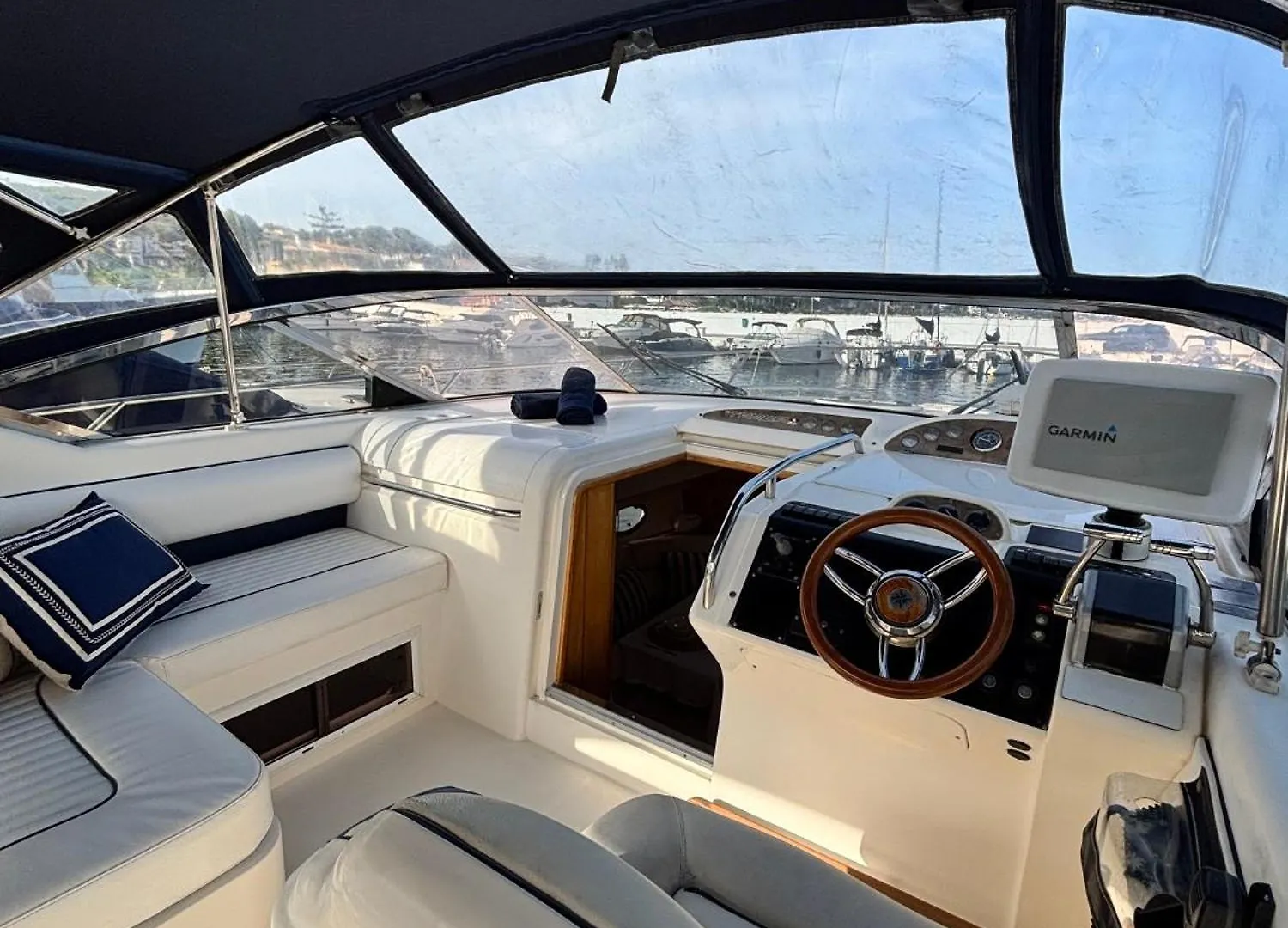 Botel Dormir A Bordo De Un Barco En La Costa Del Sol Marbella