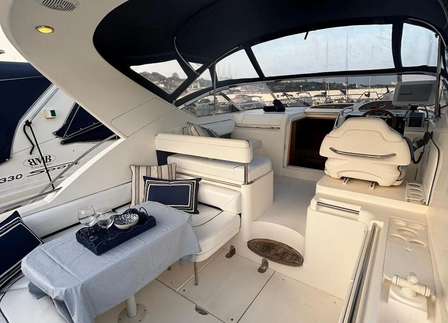 Dormir A Bordo De Un Barco En La Costa Del Sol Marbella Botel